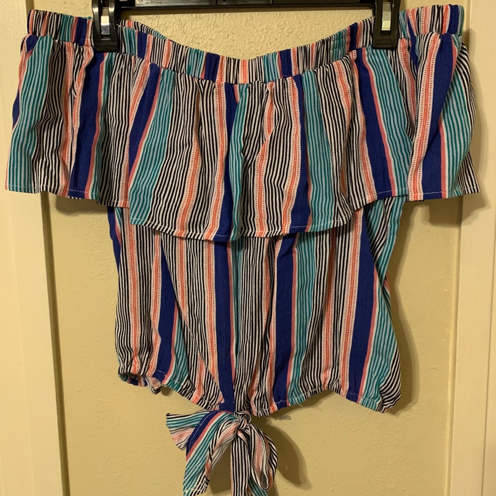 NWOT! Dillard’s Off-Shoulder Colorful Blouse